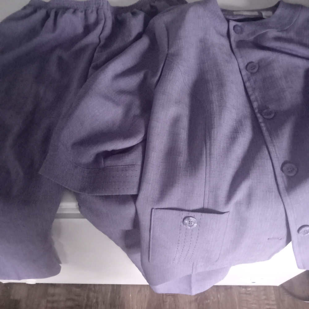 Alfred dunner 2 piece women's dress suit size 18W.